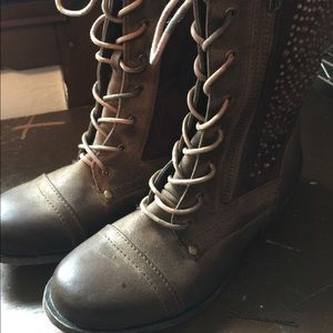 Women’s cowgirl boots